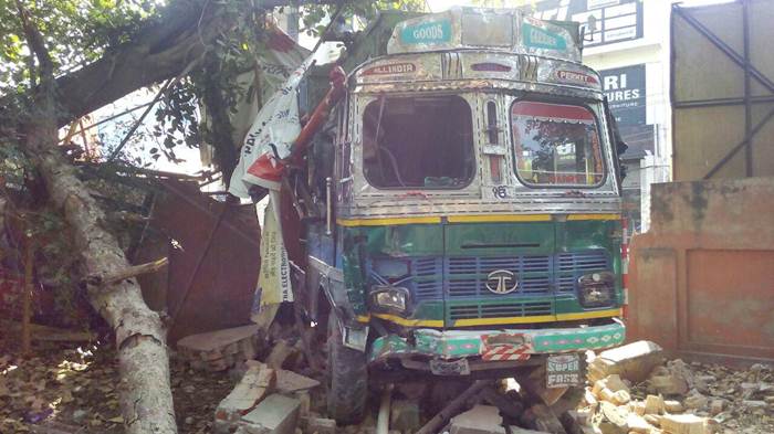 truck-enter-govt-college-accident-hoshiarpur