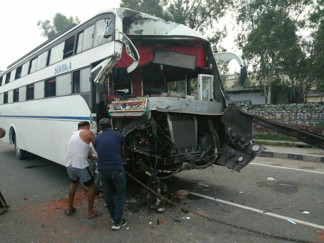 accident-driver-25traveler-injured-jalandhar-jammu-highway-village-kahnuwan.jpg