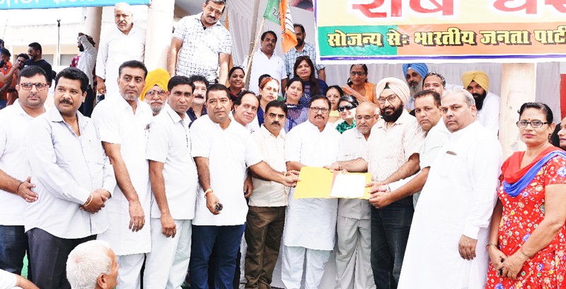 BJP-protest-against-congress-state-govt-punjab-hoshiarpur.jpg