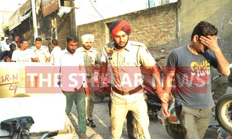 model-town-police-raid-illegal-lottery-stall-people-arrested-hoshiarpur-punjabi.JPG