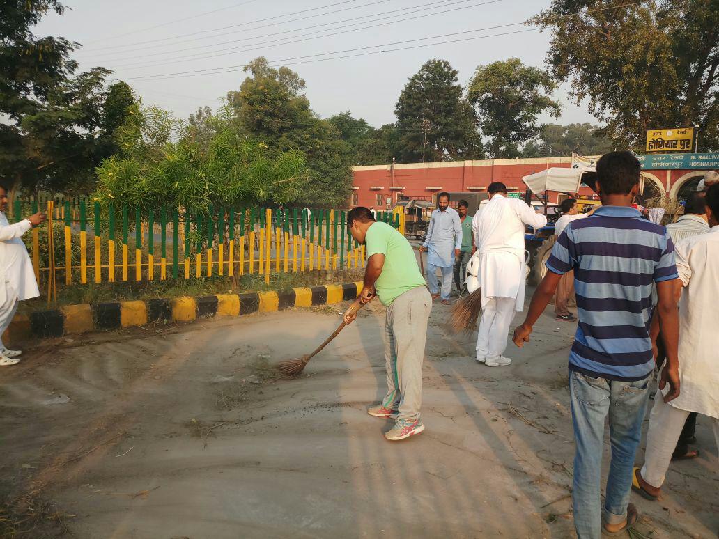 BJP-savachta-abhiyan-shri-atal-park-railway-station-hoshiarpur-punjab.jpg