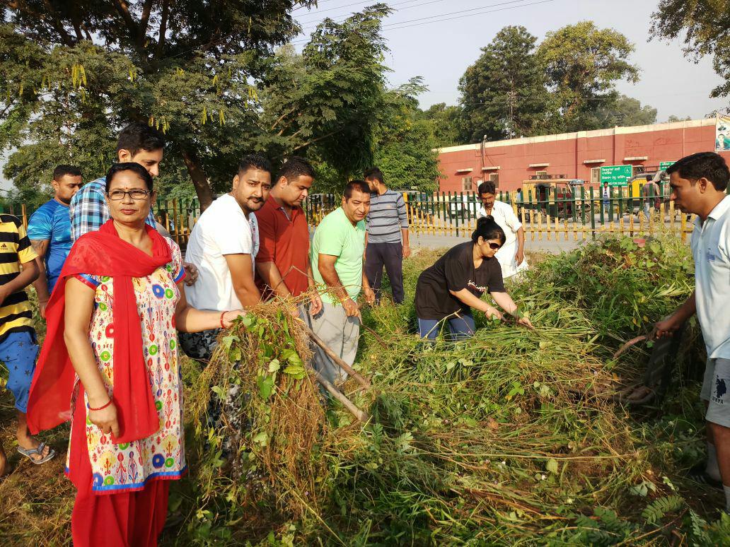 BJP-savachta-abhiyan-shri-atal-park-railway-station-hoshiarpur-punjab.jpg
