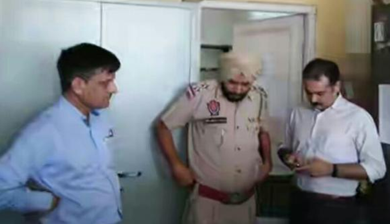 DC-Office-Jalandhar-fight-between-pims-director-and-employees-Punjab.png