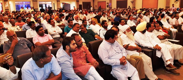 MLA-arora-meet-industrlist-gurdaspur-favour-sunil-jakhar-congress-candidate-punjab.jpg