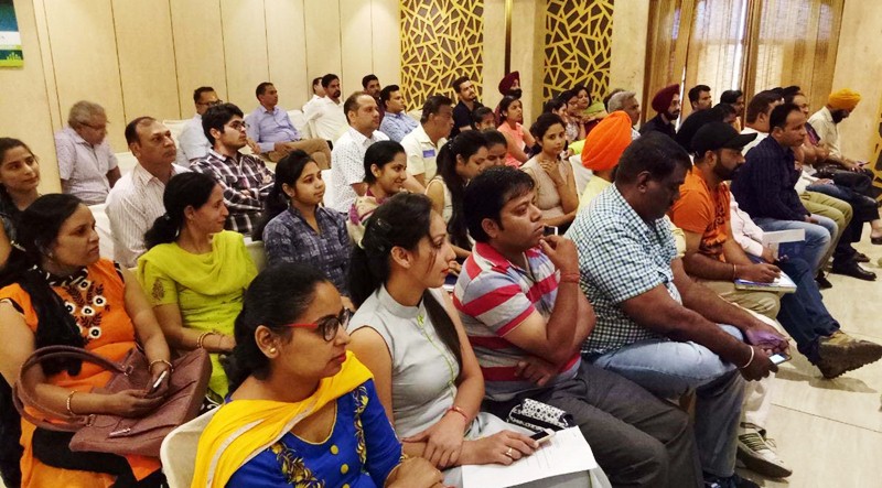 seminar-hold-sachdeva-stocks-hoshiarpur-punjab-investor-week.jpg