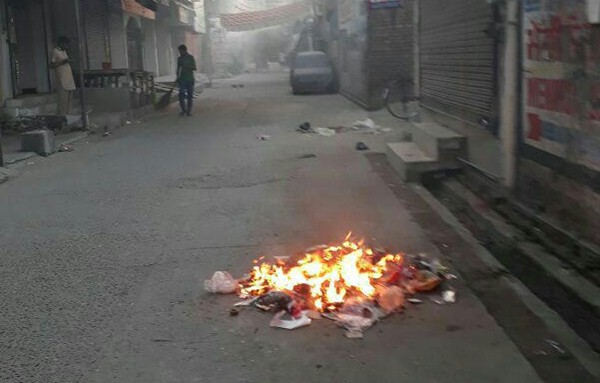 sweepers-fired-dust-main-bazar-mohalla-hariana-Hoahiarpur-Punjab.jpg