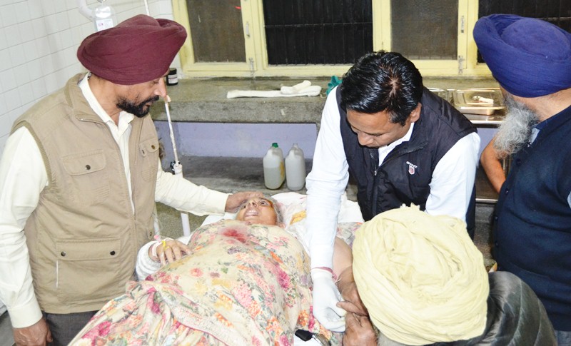 accident-at-village-bhullewalratha-chabbewal-Hoshiarpur-8-injured-1-serious.JPG