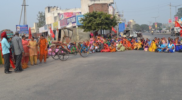 anganwari-worker-employees-protest-against-Punjab-Govt-Hoshiarpur-Punjab.JPG
