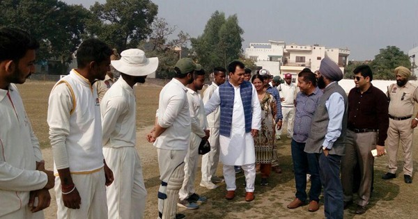 cricket-match-hoshiarpur-govt-college-spn-college-mukerian-chief0guest-MLA-dr.-Raj-Kumar-Interact-palyers.jpg