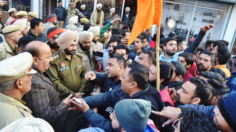 karni-sena-protest-against-film-padmawat-hoshiarpur-punjab-leaders-arrested-police.JPG