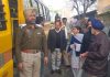एसडीएम बाला ने की स्कूल बसों की चैकिंग, ट्रैफिक इंचार्ज ने काटे चालान