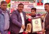 जिलाधीश ने 12 वर्ष की उम्र में साइकलिंग रिकॉर्ड बनाने वाले गुरदेव ठाकुर को किया सम्मानित