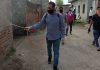 कुलदीप धामी ने साथियों सहित किया मोहल्ले में सेनेटाईजर का छिड़क़ाव