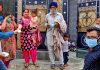 कोरोना: जनता सुरक्षित रहे इसलिए जान जोखिम में डाल सेवाएं निभा रहे स्वास्थ्य कर्मी