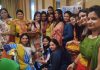 होशियारपुर की महिलाओं ने पुष्पहोली खेल मनाया रंगों का त्योहार