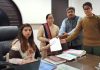 बजवाड़ा स्कूल को बंद न किए जाने संबंधी साक्षी व राजीव ने जिलाधीश को सौंपा मांगपत्र