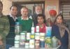 सुरेंद्र शर्मा ने धन्वंतरि वैद्य मंडल को निशुल्क आयुर्वेदिक डिस्पैंसरी के लिए भेंट की दवाईयां