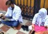 स्वास्थ्य व शिक्षा विभाग के अस्थाई कर्मचारियों ने बूट पालिश कर जताया रोष