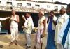 कोरोना आपदा से बचाने के लिए ग्राम प्रधान ने लोगों को बांटे साबुन व मास्क