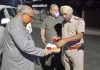 पुलिस कर्मियों को चायपान करवाकर जनहित सेवा समिति कर रही सराहनीय कार्य: खन्ना