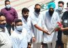 सफाई कर्मचारी आयोग के सदस्य ने सफाई कर्मचारियों को किया सम्मानित