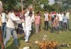 राजद व यादव सेना के कार्यकर्ताओं ने फूंका विधायक नरेन्द्र का पुतला