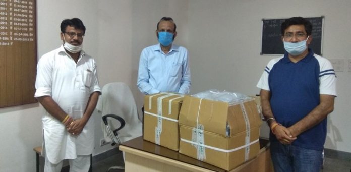 harish-anand-congress-leader-hoshiarpur-ppe-kits-and-mask-donate