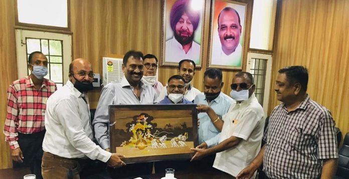 rajesh-gupta-honor-lakar-mandi-association-hsp