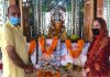 गुरुपूर्णिमा पर भाटिया दंपत्ति लाल द्वारा मंदिर में हुआ नतमस्तक