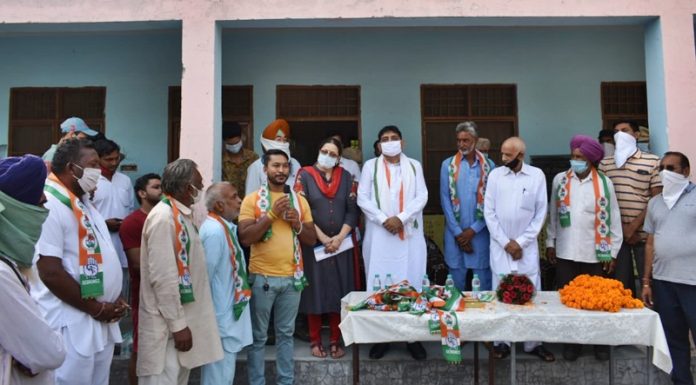 ajjowal-panchayat-join-congress-hoshiarpur-arora-welcome