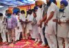 “स्टेज पर होती रही धक्का-मुक्की: चंद नेताओं में लगी रही बादल के नजदीक जाने और फोटो खिंचवाने की होड़”