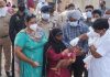 कैबिनेट मंत्री अरोड़ा ने मोहल्ला भगत नगर की झुग्गियों में बच्चों को पिलाई पल्स पोलियो बूंदे