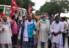 दमनकारी नीतियां लागू करने से किसान आक्रोशित, नैशनल हाई-वे पर लगाया जाम