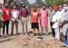 14 माह बीत जाने के बाद नहीं बनी सडक़, मोहल्ला निवासियों व दुकानदारों में रोष