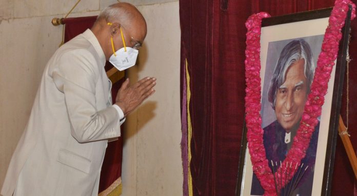 President pays homage to Dr. APJ Abdul Kalam on his birth anniversary