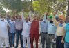 फगवाड़ा रोड दुकानदारों व मोहल्ला निवासियों ने संघर्ष कमेटी के सहयोग से ओवर व्रिज के विरोध में किया रोष प्रदर्शन