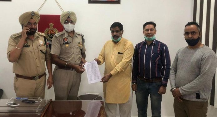 demand-fir-against-mansar-toll-plaza-incident-woman-haraas-by-people