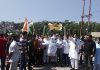 कांग्रेसी पूर्व मंत्री ने कार्यकर्ताओं सहित केंद्र व यूपी सरकार का जलाया पुतला, किया चक्का जाम