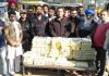 बहुजन ऑटो रिक्शा यूनियन ने दीपावली पर ऑटो चालकों को बांटी मिठाई