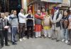 बिहार चुनाव की जीत पर हाजीपुर में भाजपा कार्यकर्ताओं ने बांटे लड्डू