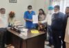 दुकानदारों ने ओवर ब्रिज न बनाने संबंधी कैबिनेट मंत्री अरोड़ा को सौंपा ज्ञापन