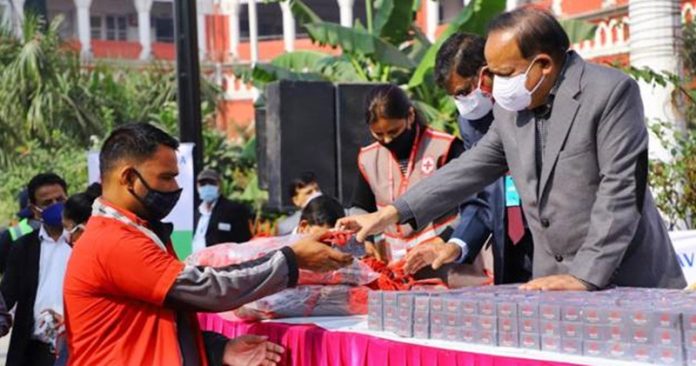 dr.harsh-vardhan-distribute-mask-soap (2)