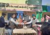 पूर्व विधायक गोल्डी ने सरकारी स्कूल चक्क गुरू व सैला कलां को सौंपे टैबलेट्स