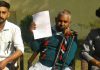 बेटों की मौत के जिम्मेदार ट्रैक्टर चालक पर कार्रवाई की मांग को लेकर भटक रहे परिजन, अब दी थाने के घेराव की चेतावनी