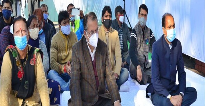 CM-PAYS-TRIBUTE-TO-AMBEDKAR