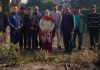 जरुरतमंद महिला की मदद को आगे आए सुमेश सोनी, घर की दीवार बनवाने का दिया आश्वासन
