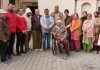 नई सोच संस्था की तरफ से अश्विनी गैंद ने जरूरतमंद को भेंट की व्हीलचेयर