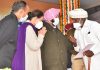 मुख्यमंत्री द्वारा शानदार सेवाएं निभाने वाले अगली कतार के कोविड योद्धाओं और पुलिस जवानों का सम्मान