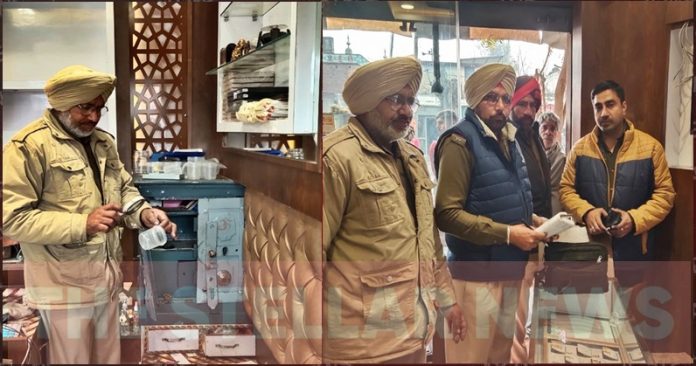 theft-bharat-jewellers-bassi-daulat-khan-hoshiarpur-punjab-16-feb-2021-night-punjab