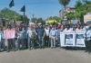 पंजाब सरकार की तरफ से स्कूल बंद करने के फैसले को लेकर टांडा में निकाला गया रोष मार्च